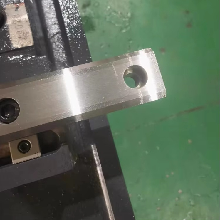 CNC Vertical Machining Center  - مراجعة Heavy Equipment Center وسعره